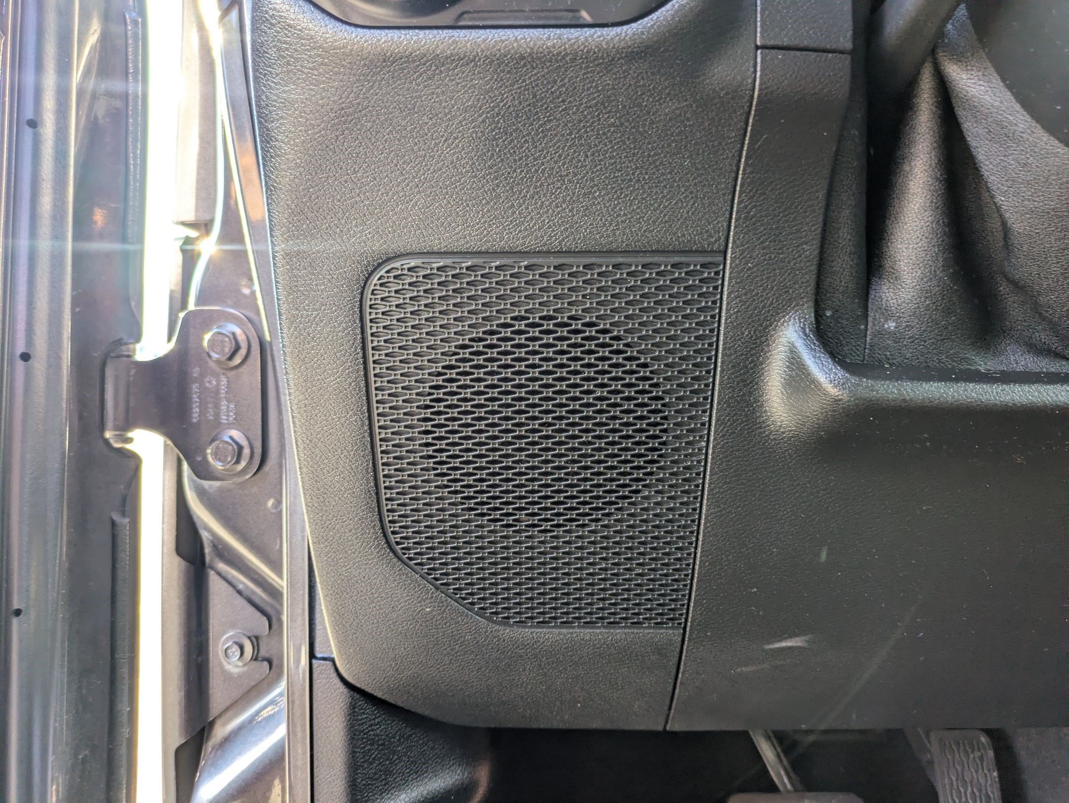Used 2018 Granite Crystal Clearcoat Metallic Jeep Sport S image 13