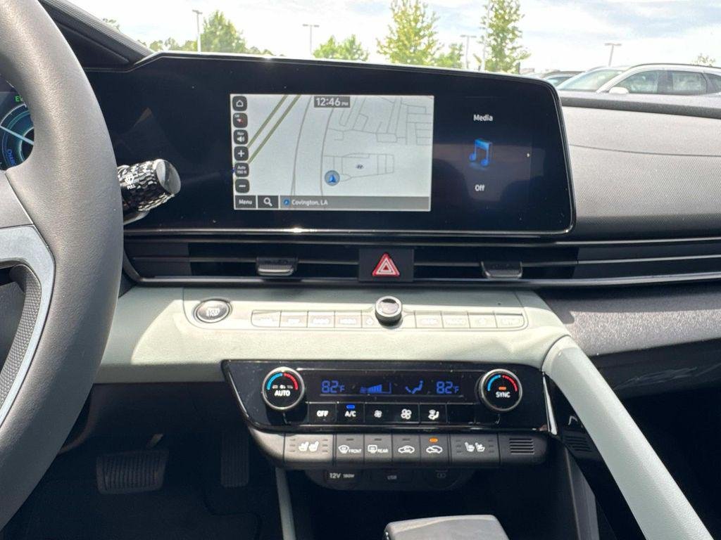 2025 Hyundai Elantra Limited - Photo 11