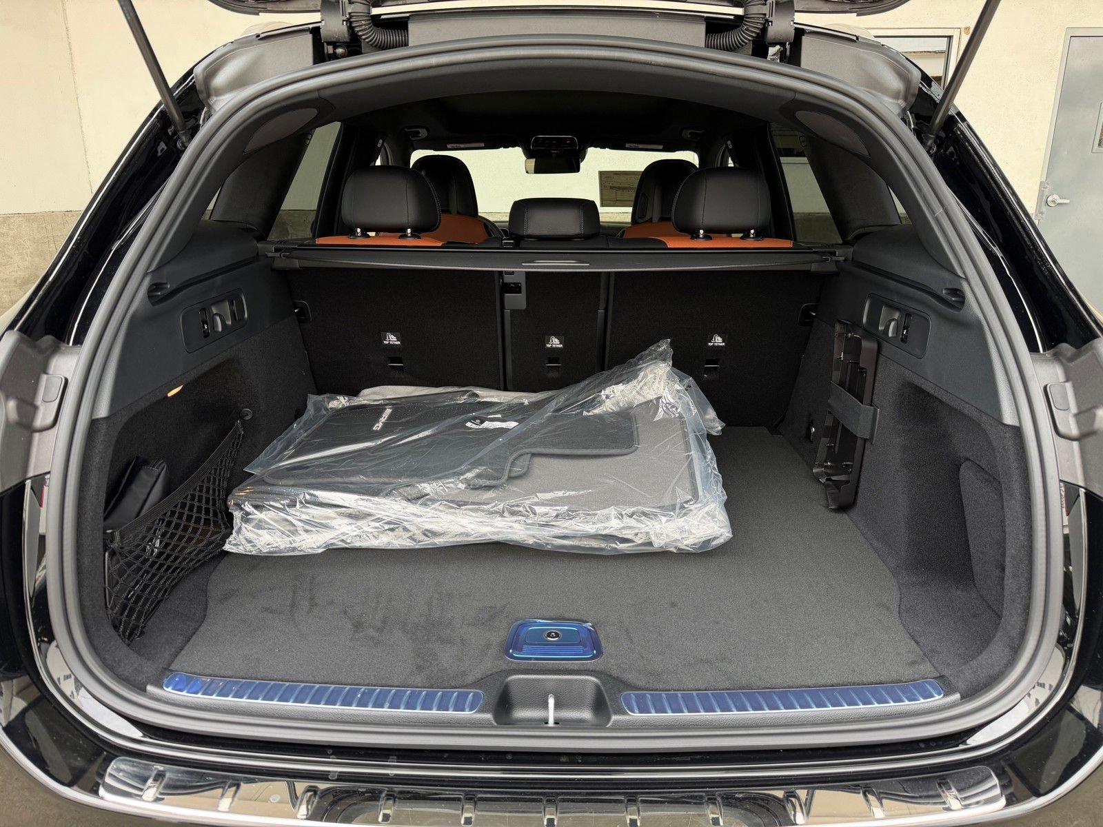 New 2026 Black Mercedes-Benz GLC 300 image 21