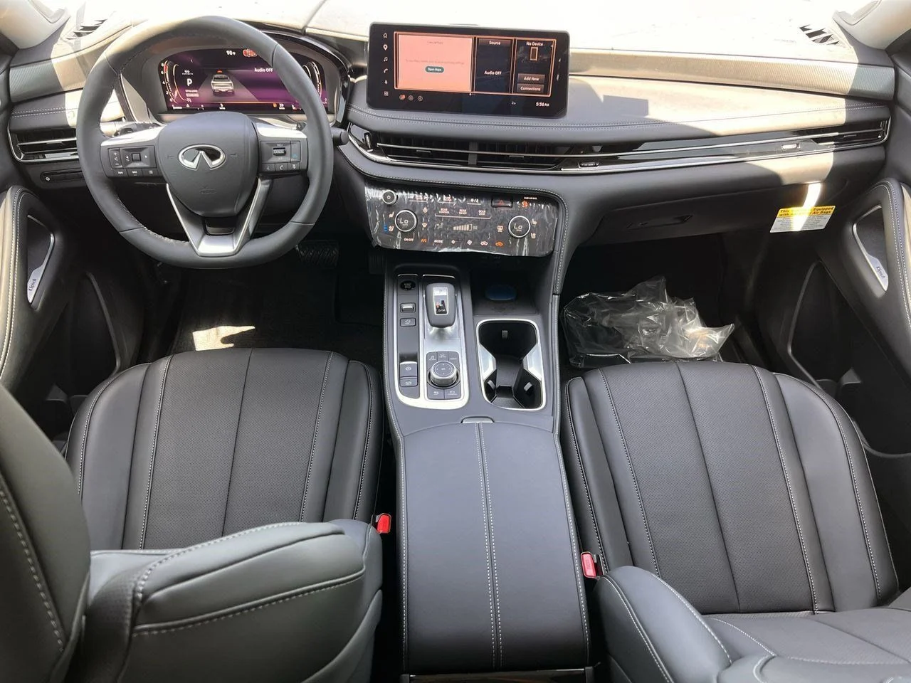 New 2027 RADIANT WHITE INFINITI Luxe FWD image 9