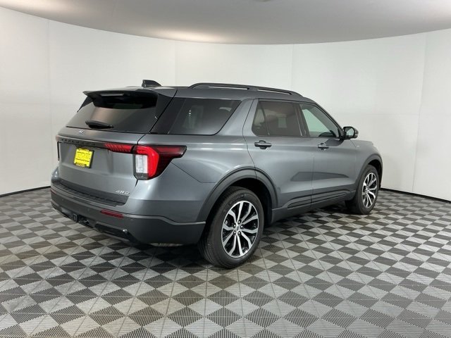 2025 Ford Explorer ST-Line photo 2