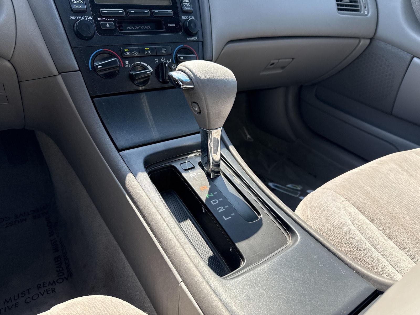 Used 2002 Lunar Mist Metallic Toyota XL image 16