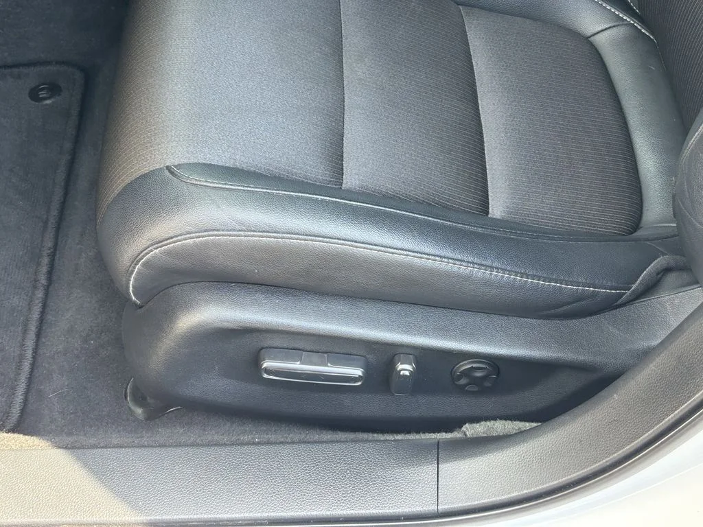 Used 2019  Honda Sport image 17