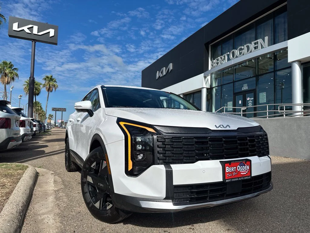 New 2027 White Kia LX image 1