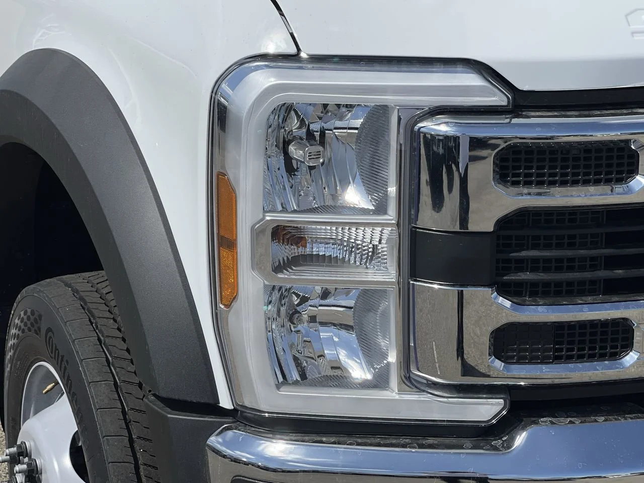 New 2026 Oxford White Ford XL image 7