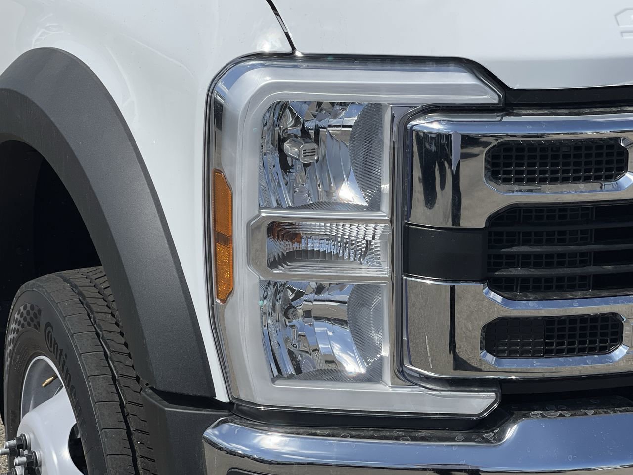New 2026 Oxford White Ford XL image 7