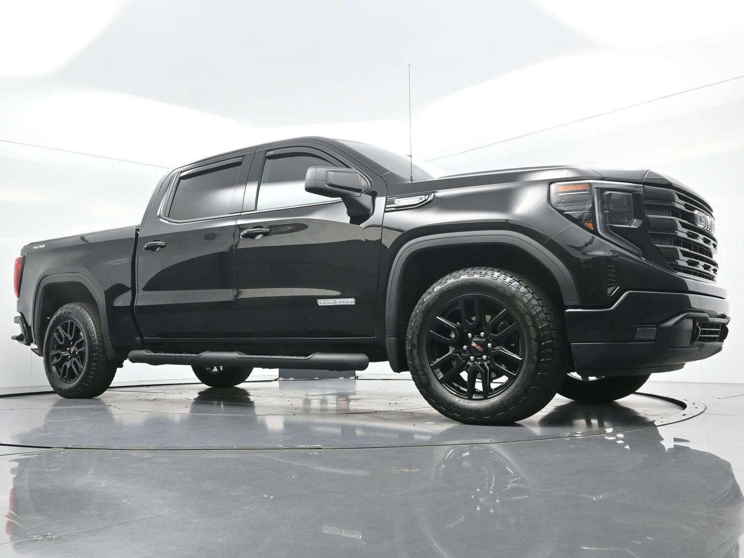 Used 2025 Onyx Black GMC Elevation image 46