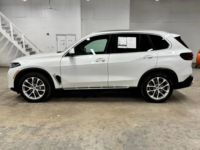Used 2024 White BMW sDrive40i image 4