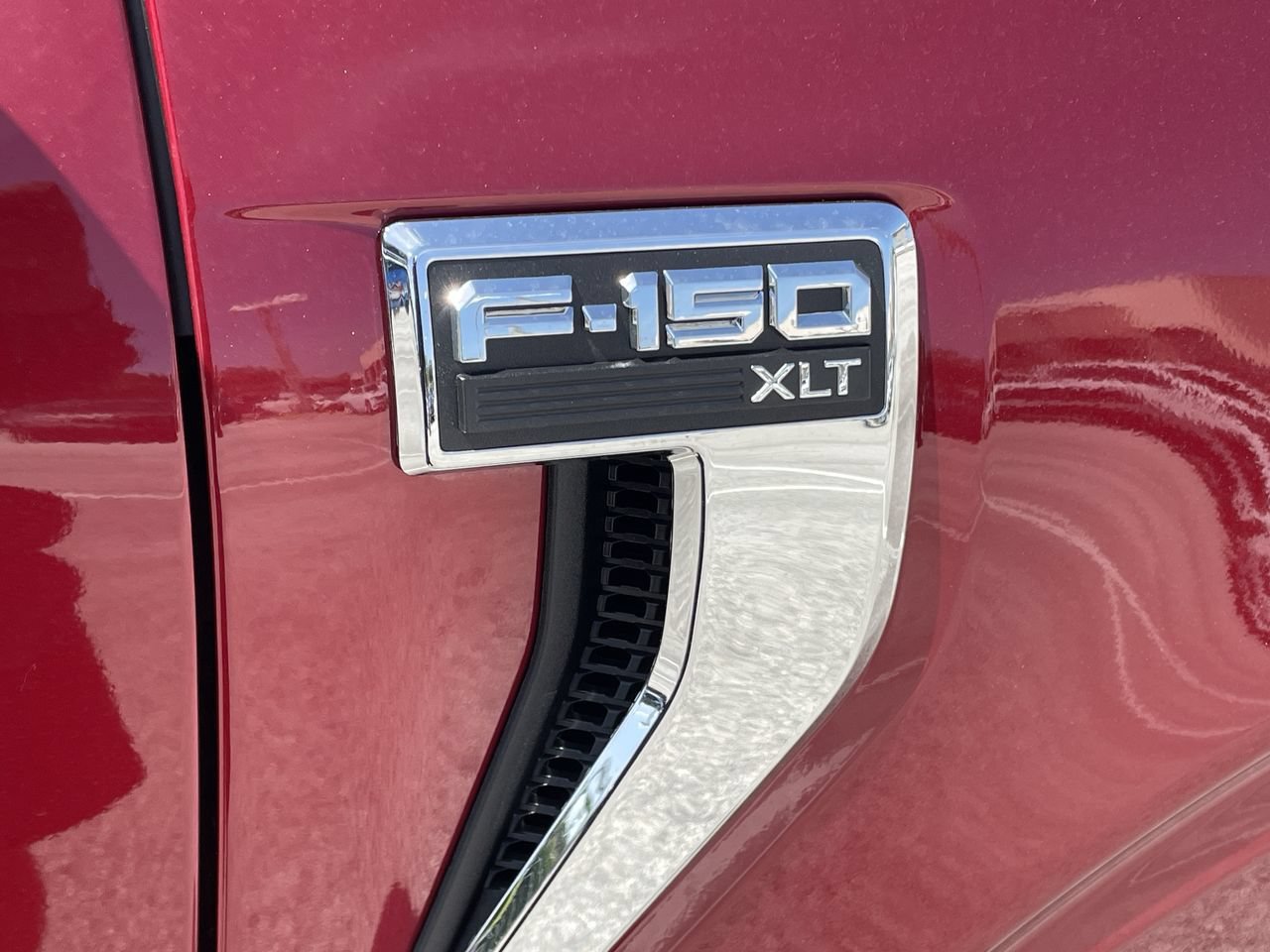 New 2026 Ruby Red Metallic Tinted Clearcoat Ford XLT image 9