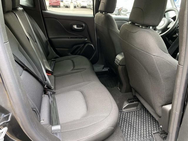 Used 2023 Black Clearcoat Jeep Latitude image 28