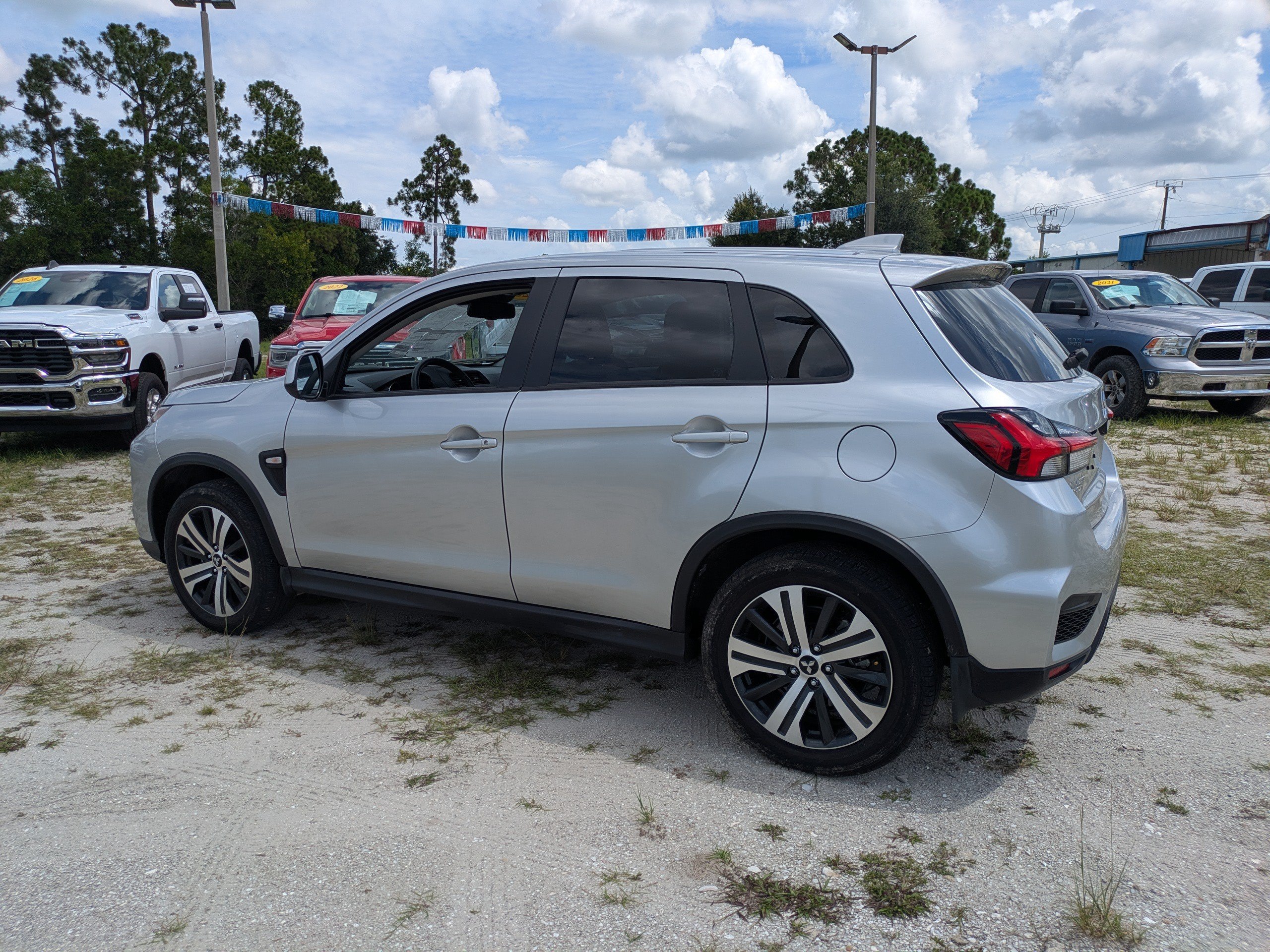 Used 2025 Silver Mitsubishi LE image 6