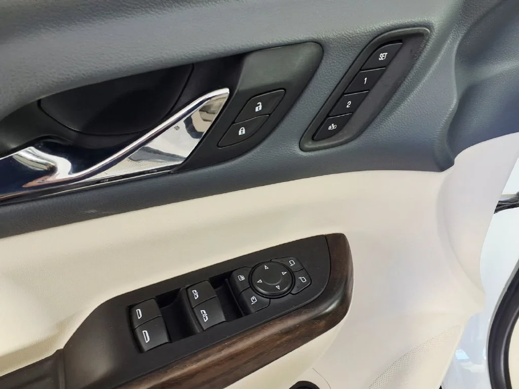 Used 2020 White GMC Denali image 15