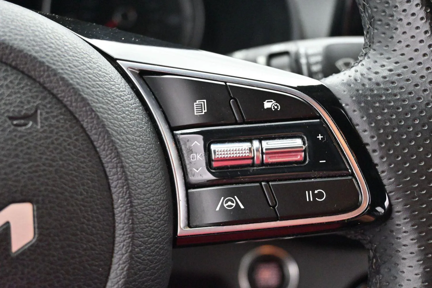 Used 2022 Gravity Gray Kia GT-Line image 17