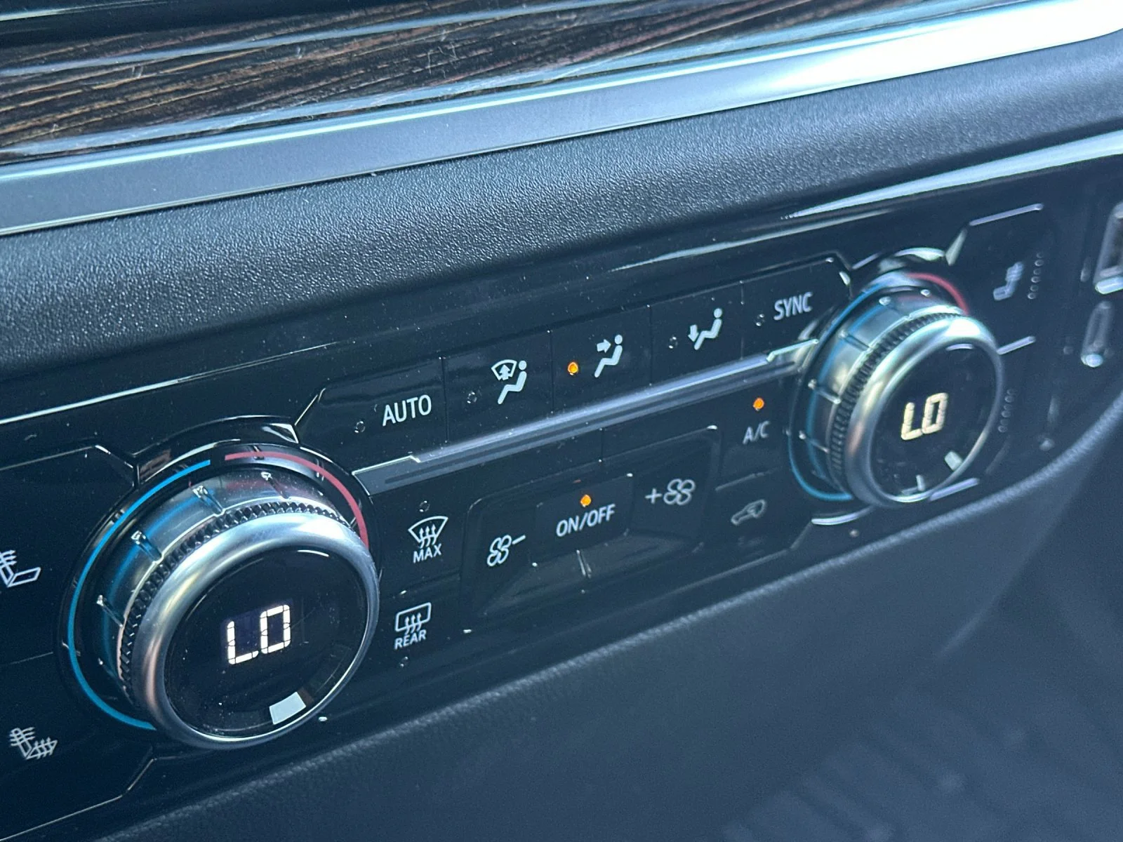 New 2026 Onyx Black GMC Elevation image 18