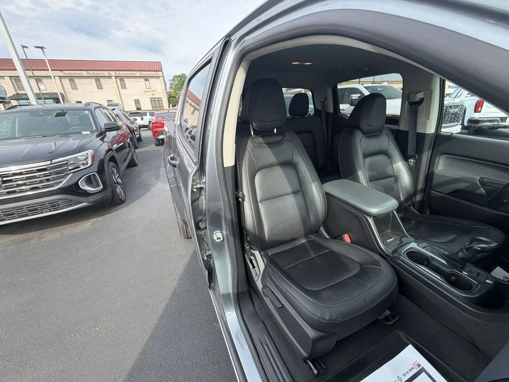 Used 2022 Gray Chevrolet Z71 image 29