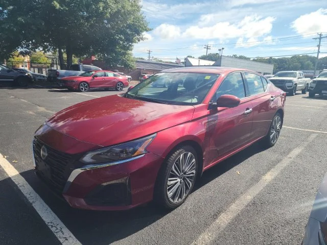 Certified Used 2023 Scarlet Nissan 2.5 SL image 3