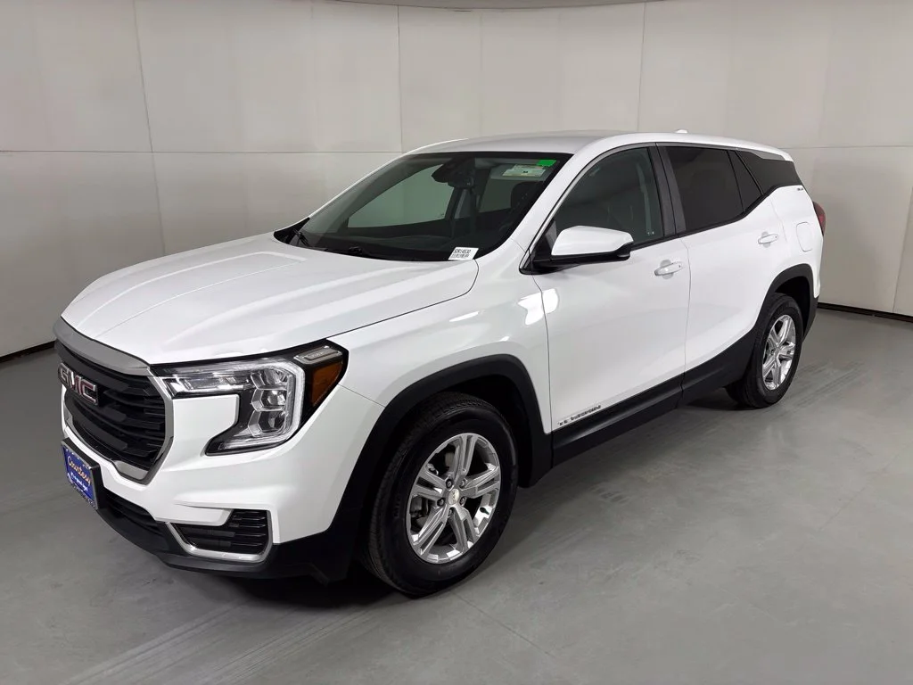 Used 2024 White GMC SLE image 4