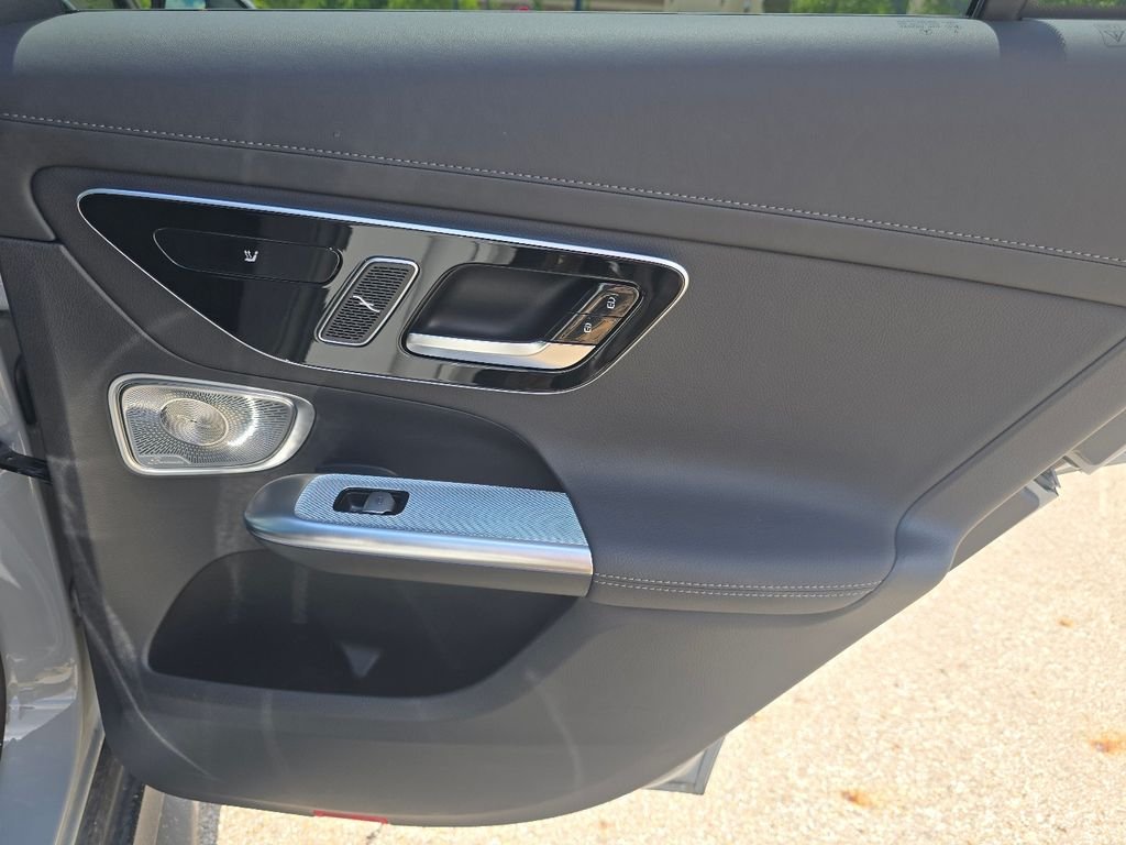 Used 2026 Alpine Grey Mercedes-Benz GLC 300 image 25