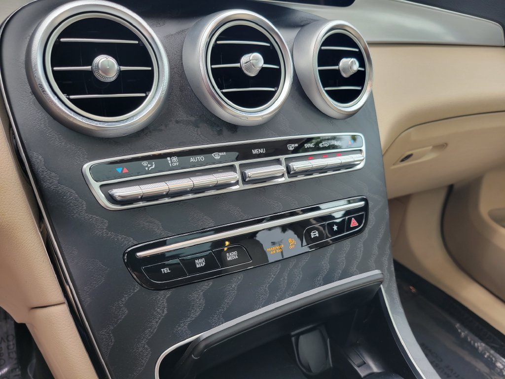 Used 2022 Black Mercedes-Benz GLC 300 image 30