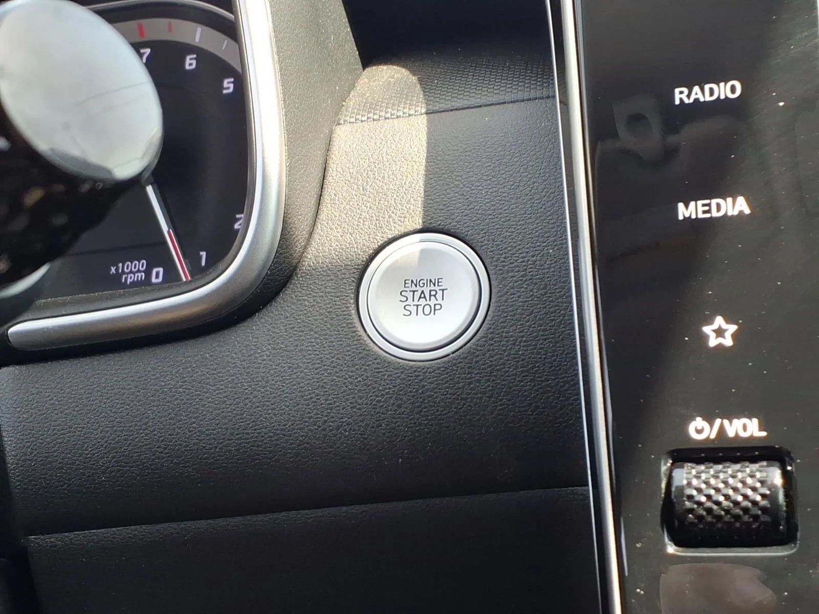 Used 2023 Portofino Gray Hyundai SEL image 18