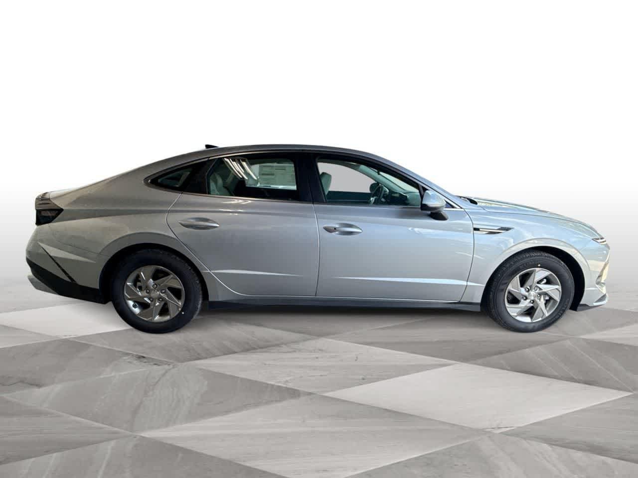 New 2026 Aero Silver Hyundai SE image 38