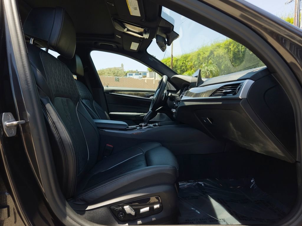 Used 2018 Dark Graphite Metallic BMW M550i xDrive image 21