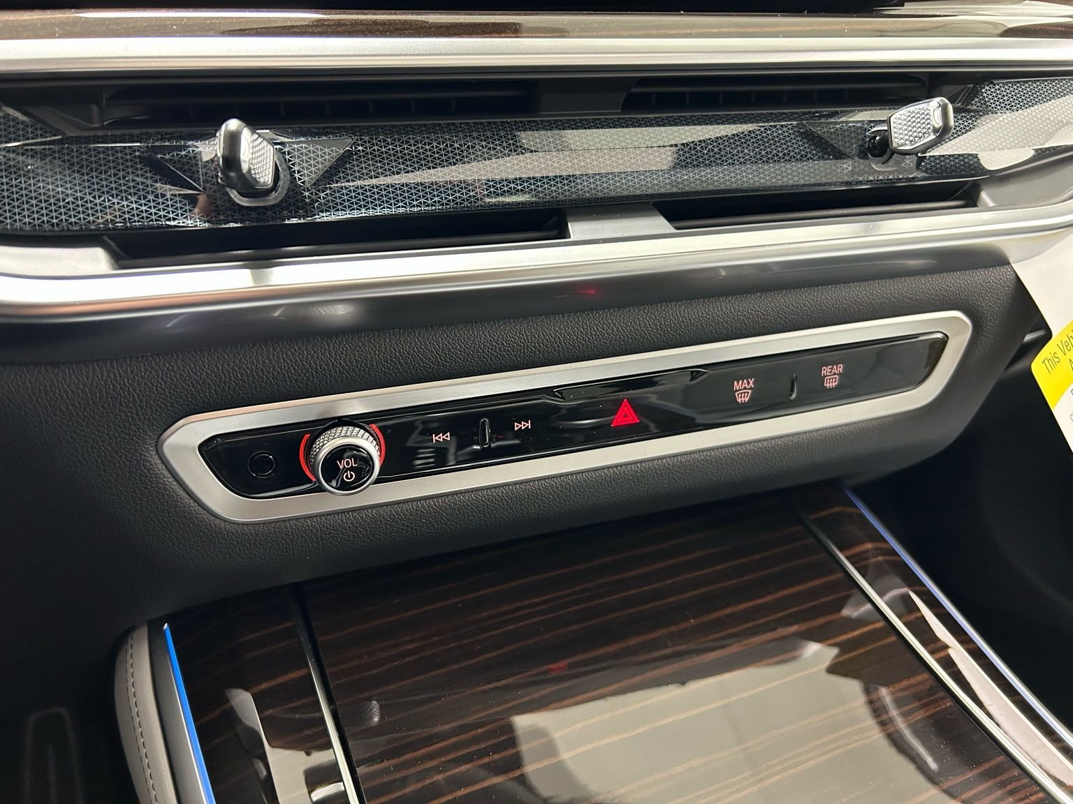 New 2026 Manhattan Green Metallic BMW xDrive50e image 28