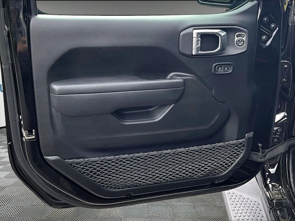 Used 2022 Black Jeep Unlimited Sport Altitude image 9