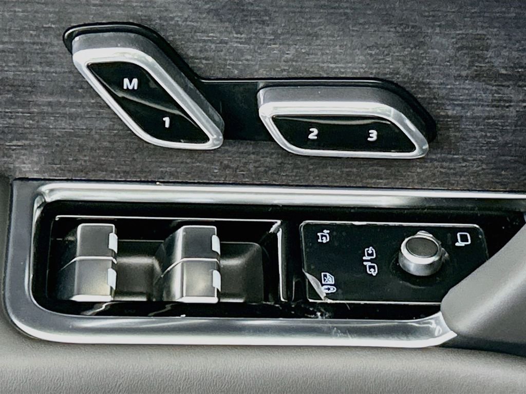 New 2026 Carpathian Grey Land Rover SE image 22