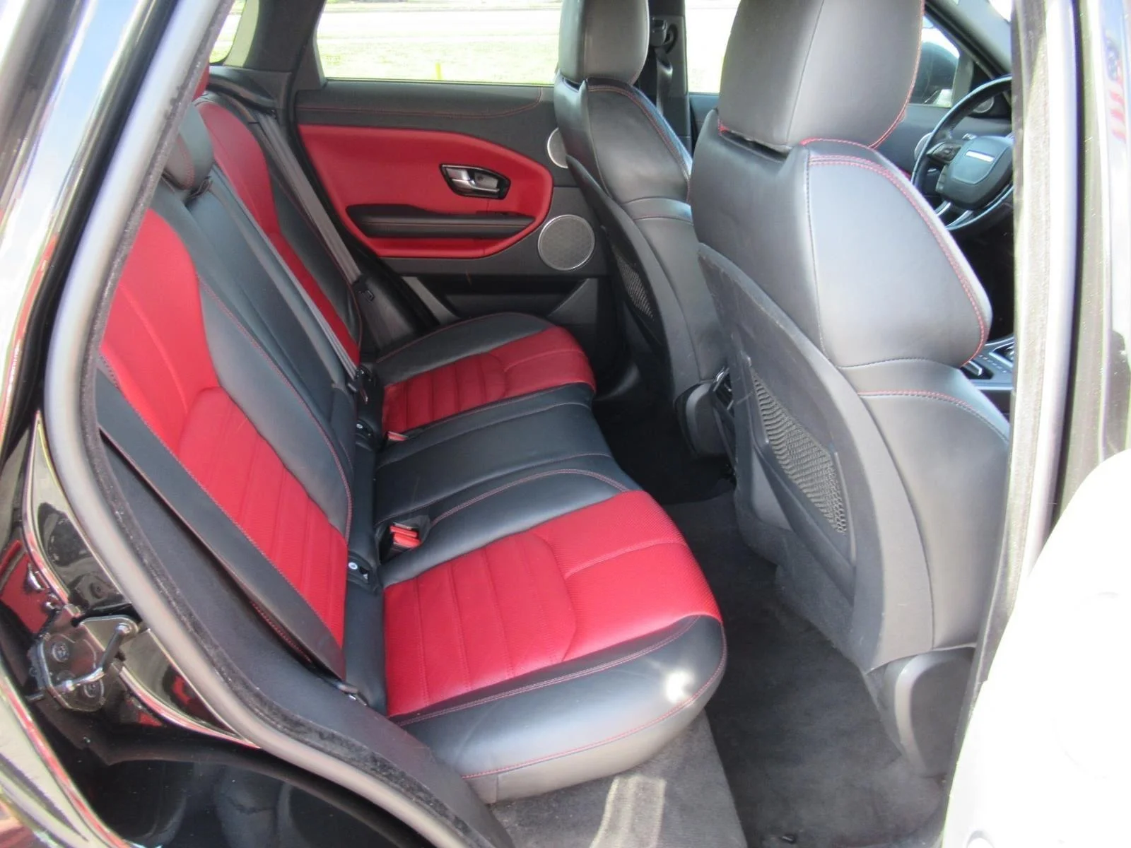 Used 2018 Santorini Black Land Rover HSE Dynamic image 33