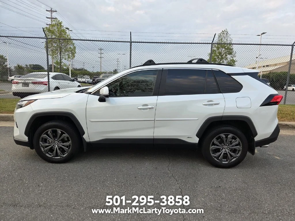 Used 2025 Beige Toyota XLE Premium image 7