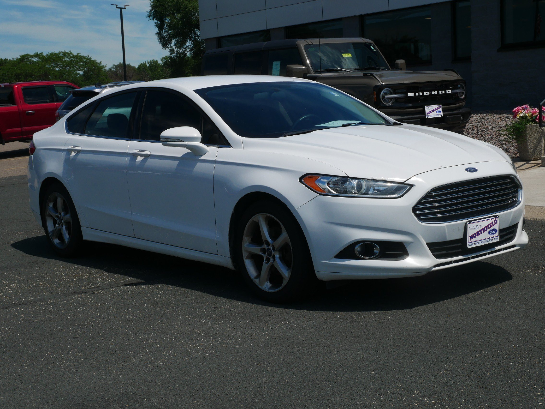 Used 2014 White Ford SE image 2