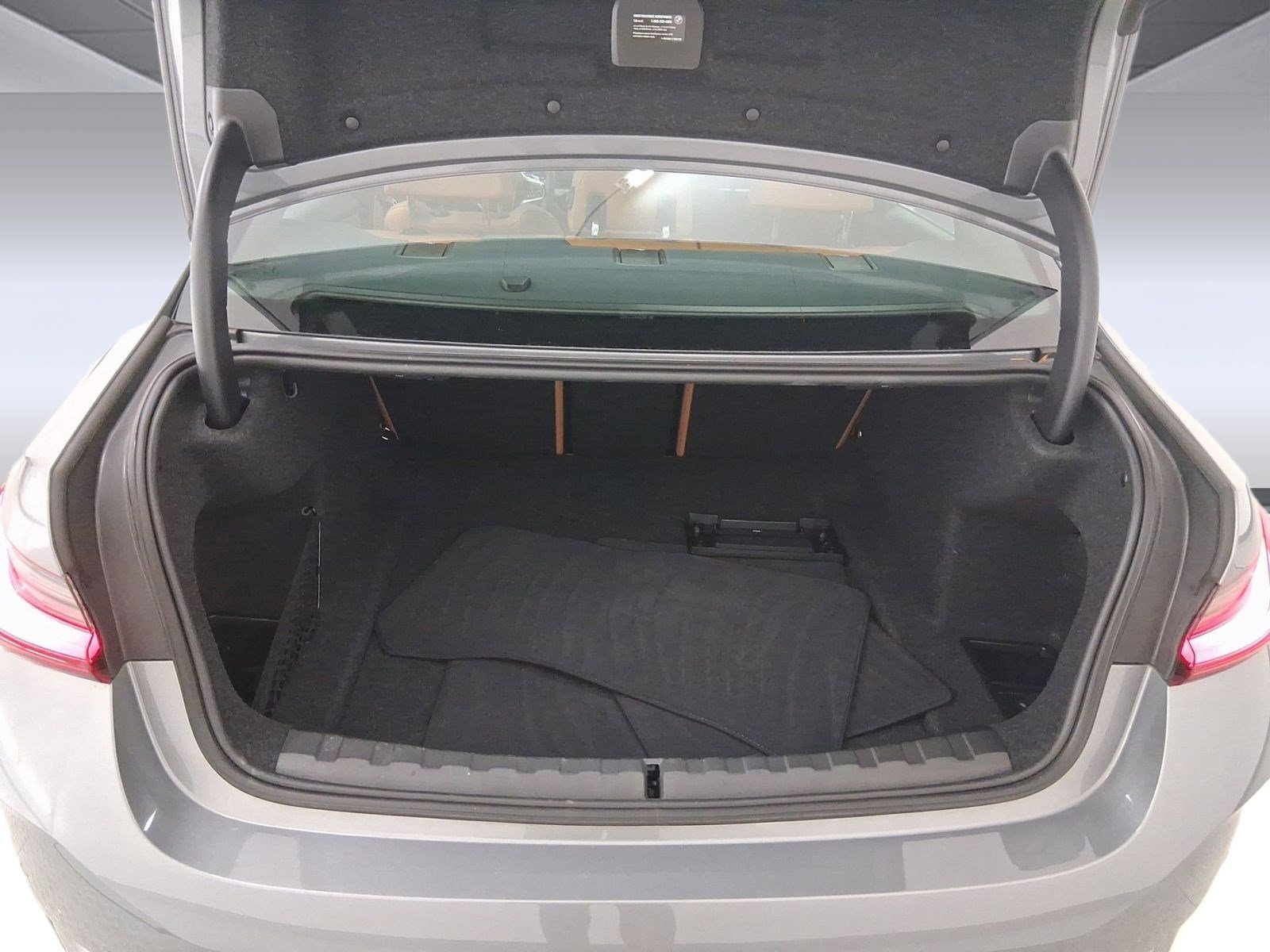 2025 BMW 3 Series 330i - Photo 28