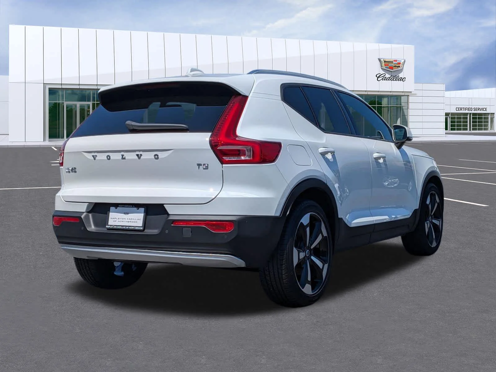 Used 2020 White Volvo Momentum image 5
