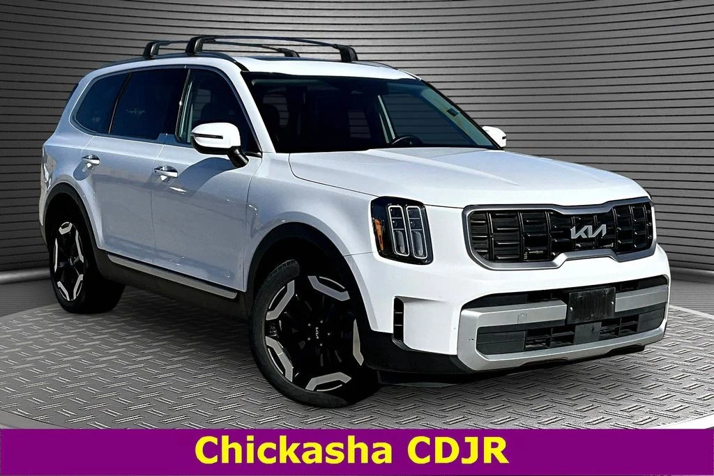Used 2025 White Kia S image 3