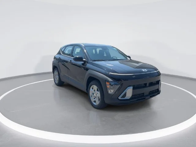 Used 2027 Black Hyundai SE image 2