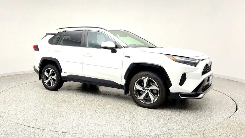 Used 2023 Ice Cap Toyota SE w/ Weather & Moonroof Pkg image 3
