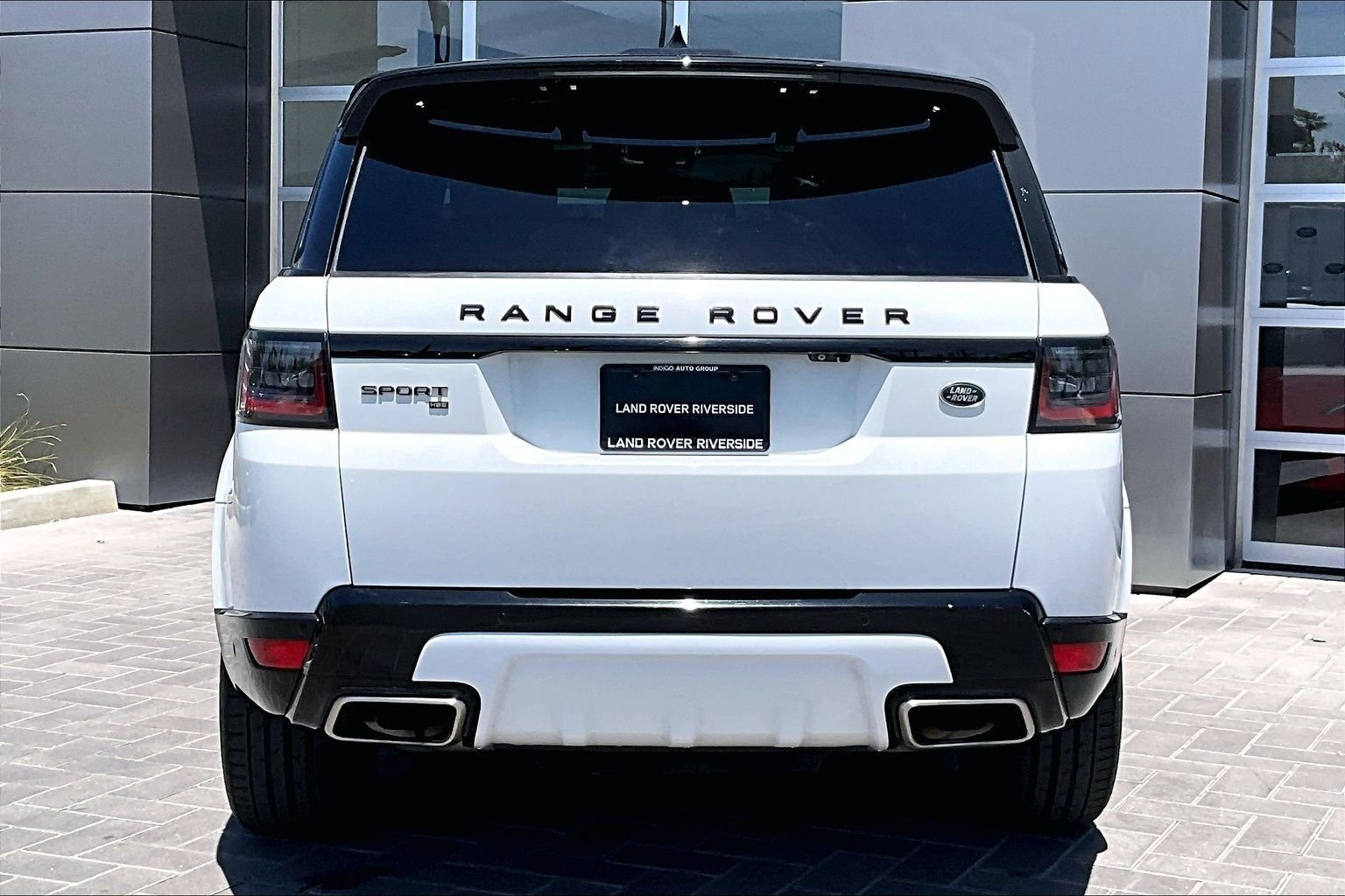 Used 2022 White Land Rover HSE Silver Edition image 4