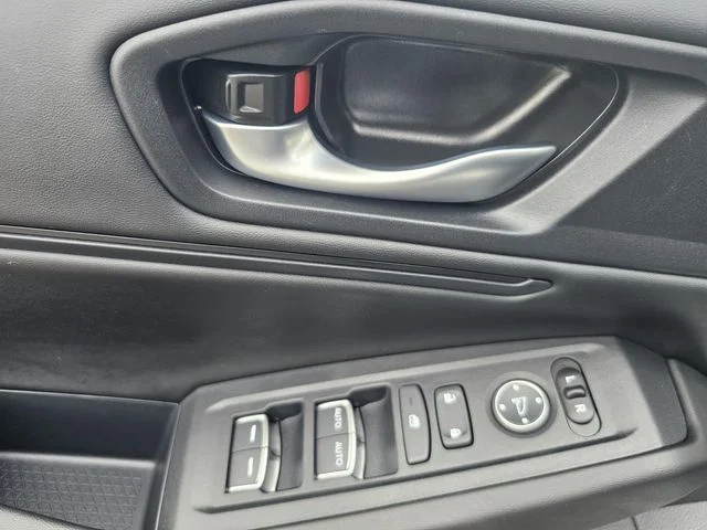 Used 2025  Honda SE image 20