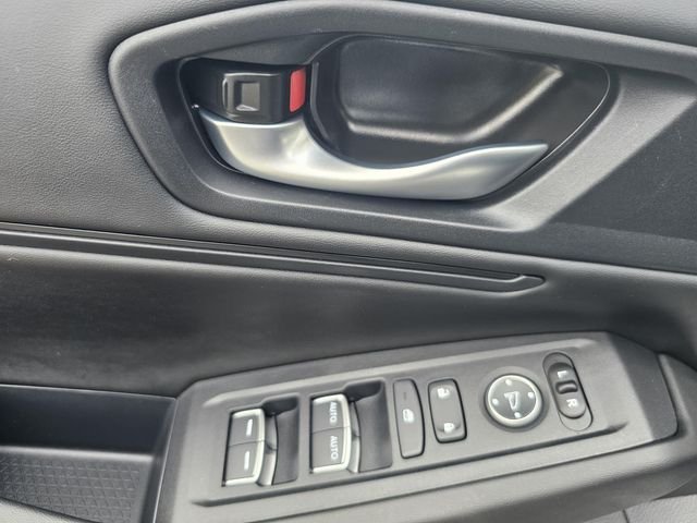 Used 2025  Honda SE image 20