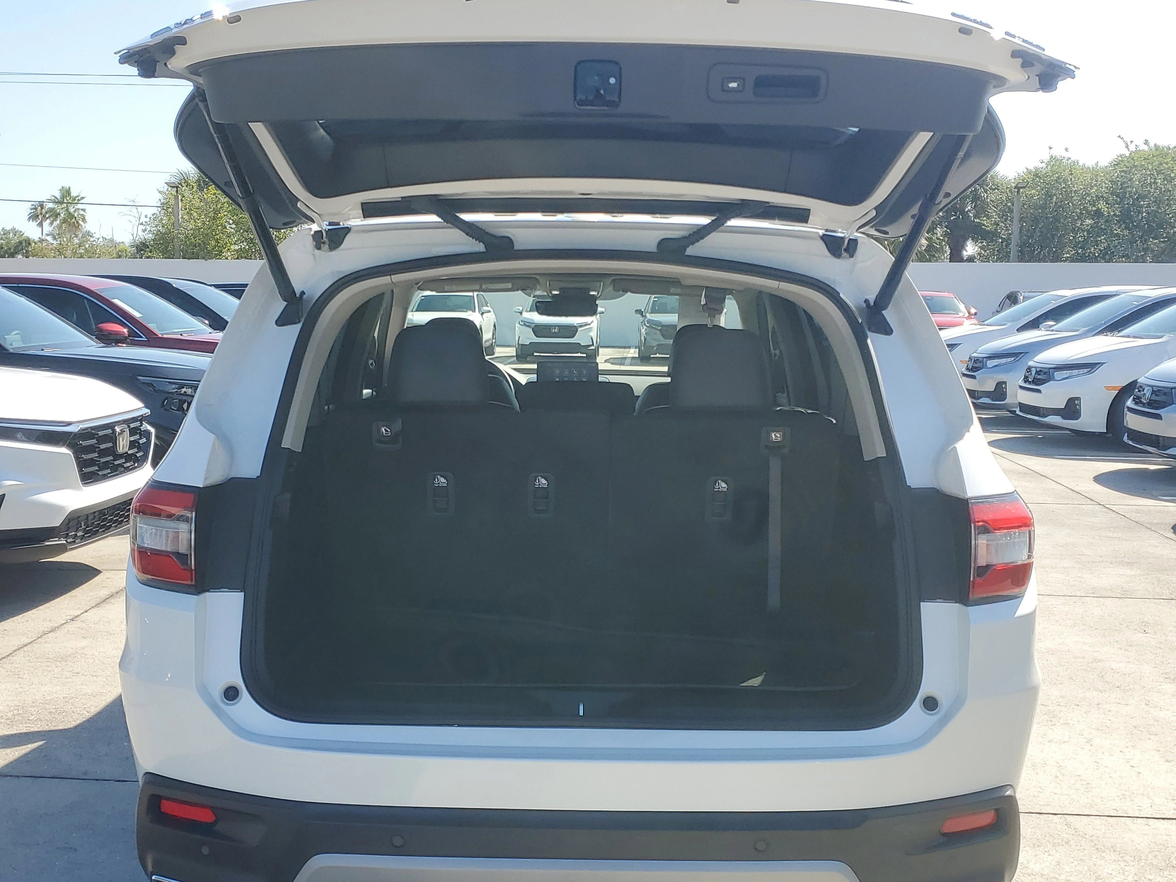 Used 2025 Platinum White Pearl Honda Touring image 8