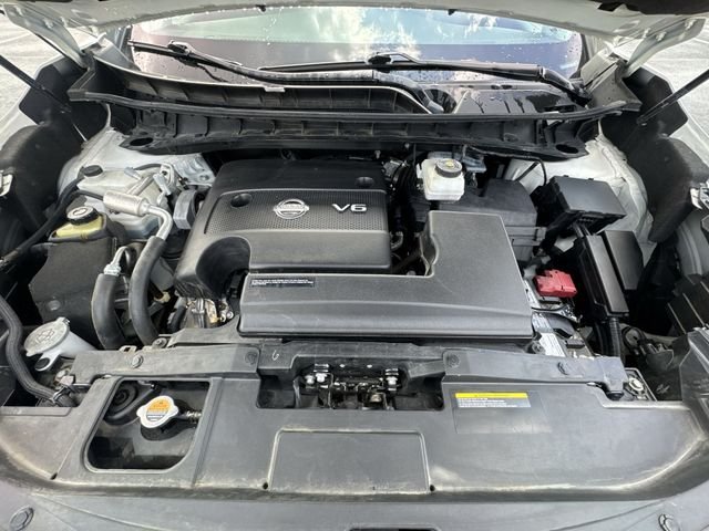 Used 2024 White Nissan SL image 26