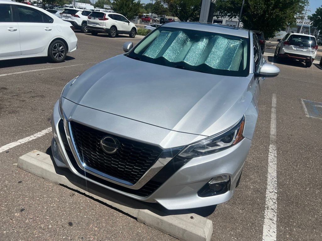 Used 2022 Silver Nissan 2.5 SL image 3