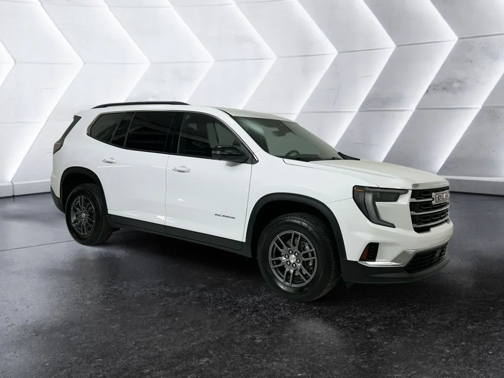 Used 2025 White GMC Elevation image 1