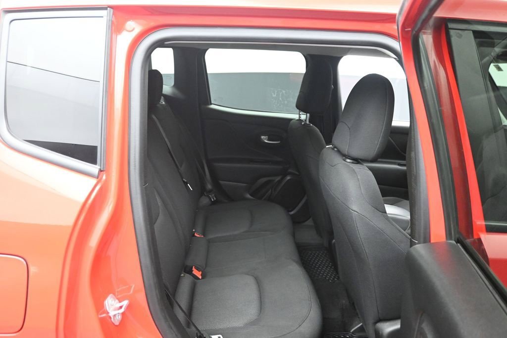 Used 2023 Red Jeep Latitude image 11