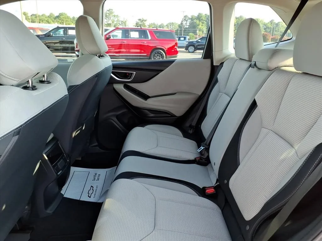 Used 2023 White Subaru  image 24
