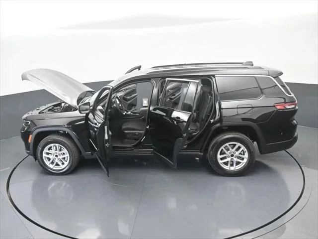 New 2026 Diamond Black Crystal Pearl-Coat Exterior Paint Jeep Laredo image 62