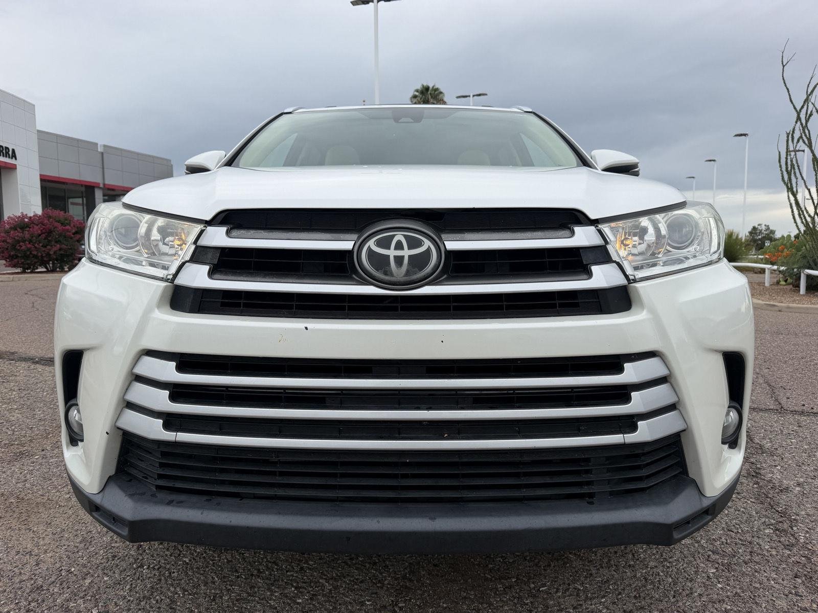 Used 2017 Blizzard Pearl Toyota XLE image 9