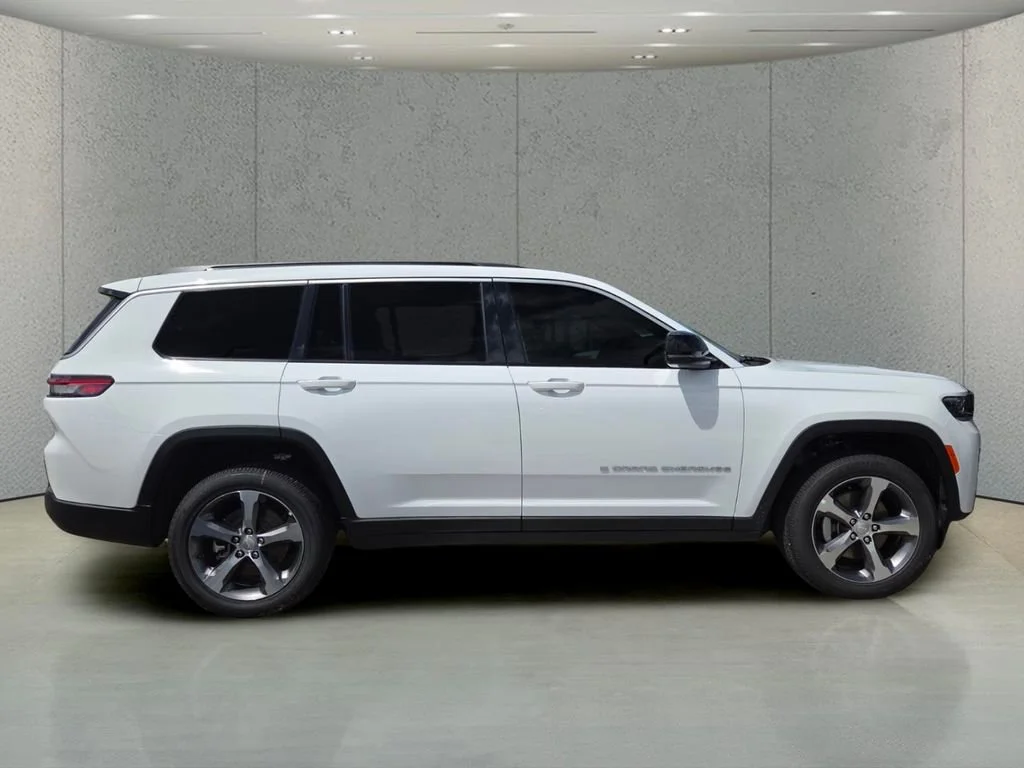 New 2026 Bright White Clear-Coat Exterior Paint Jeep Limited image 3
