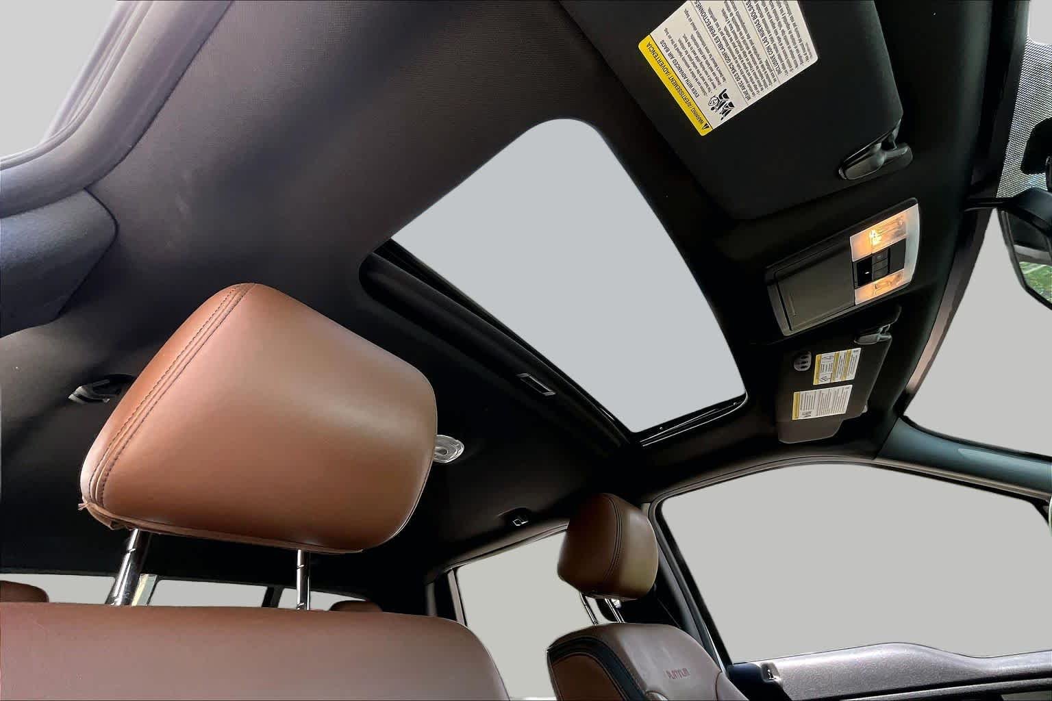 Used 2014 White Platinum Metallic Tri-Coat Ford Platinum image 13